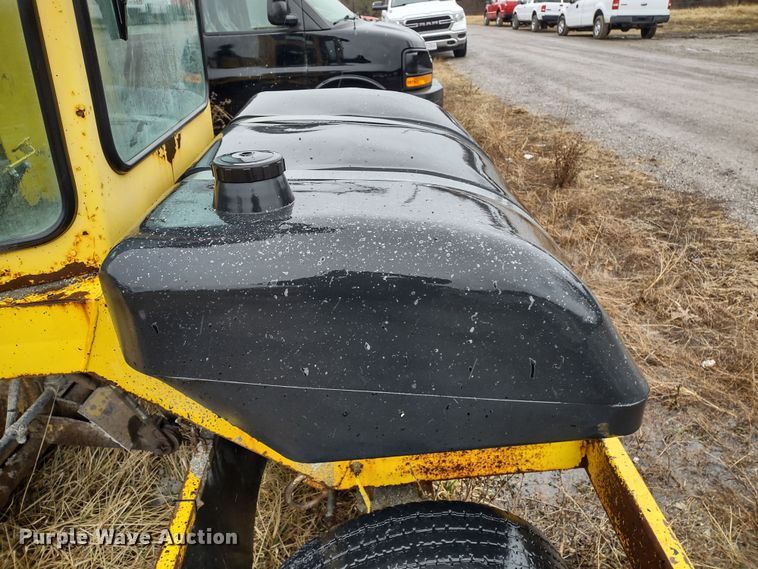 image for item MD9330 2005 Superior DT80C  broom