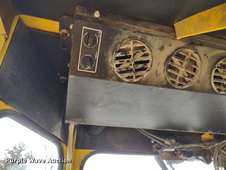 image for item MD9330 2005 Superior DT80C  broom