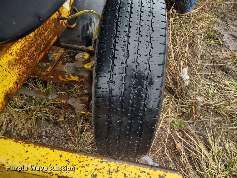 image for item MD9330 2005 Superior DT80C  broom