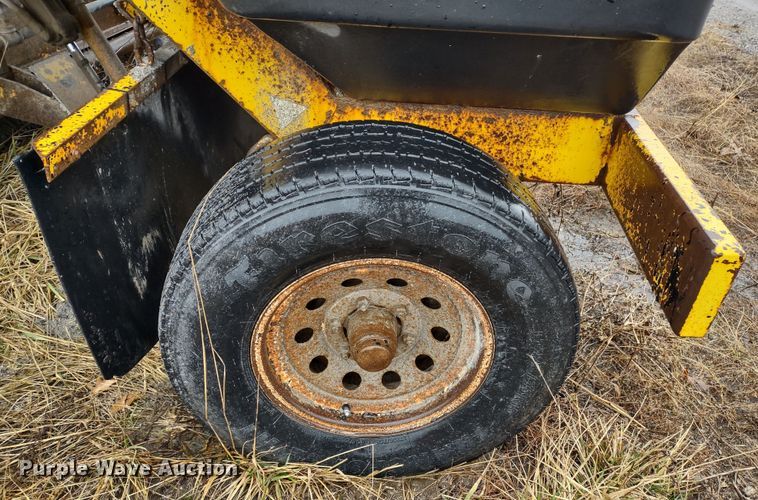 image for item MD9330 2005 Superior DT80C  broom