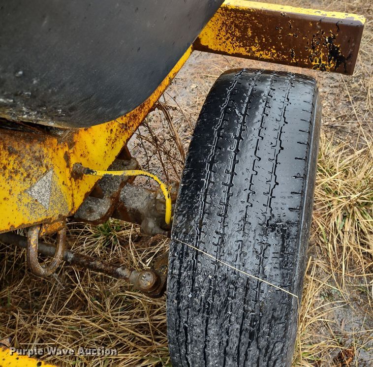 image for item MD9330 2005 Superior DT80C  broom