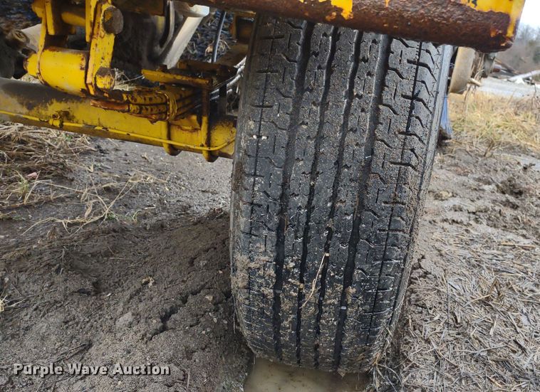 image for item MD9330 2005 Superior DT80C  broom