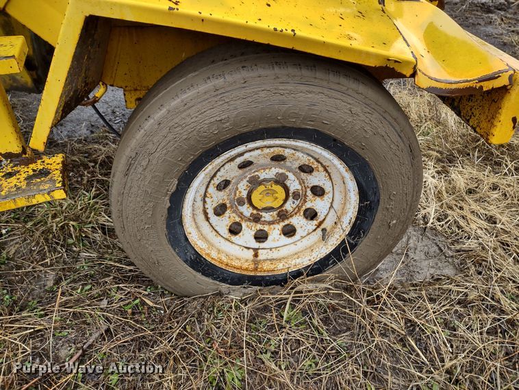 image for item MD9330 2005 Superior DT80C  broom