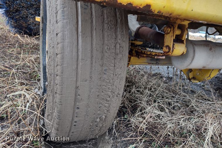 image for item MD9330 2005 Superior DT80C  broom