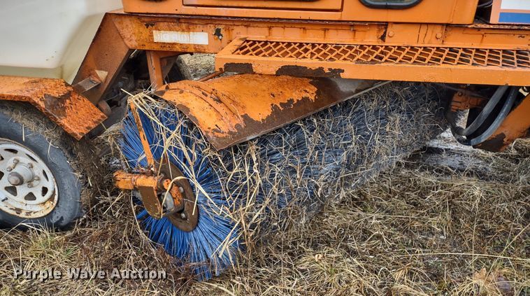 image for item MD9331 2012 Broce KR350  broom