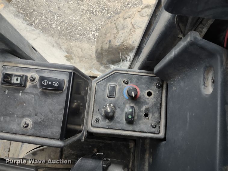 image for item MD9332 2013 John Deere 770G  motor grader