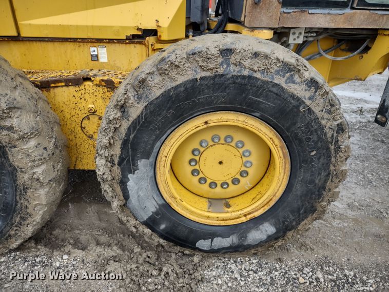 image for item MD9332 2013 John Deere 770G  motor grader