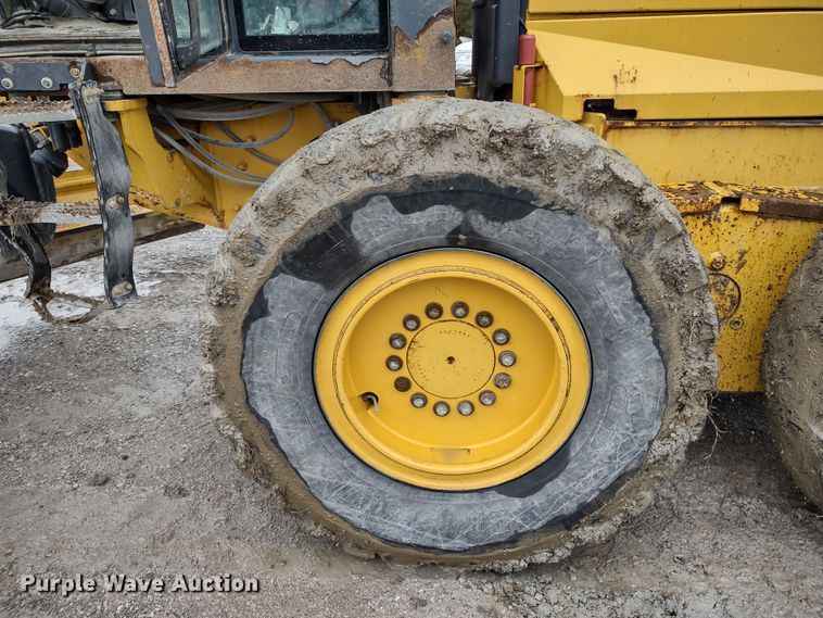 image for item MD9332 2013 John Deere 770G  motor grader