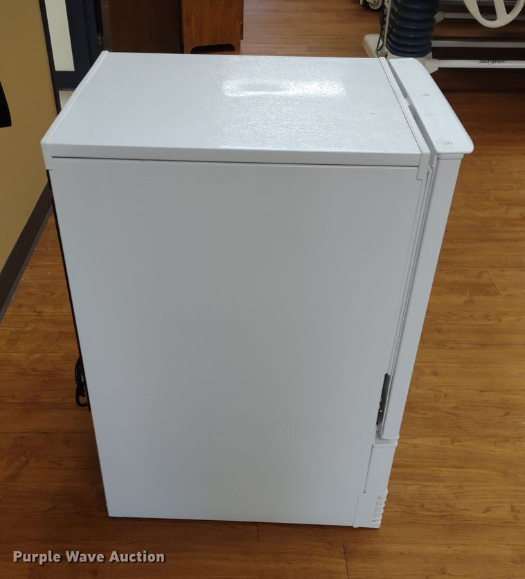 image for item MD9352 Kitchenaid KUIS18NNXW  ice maker