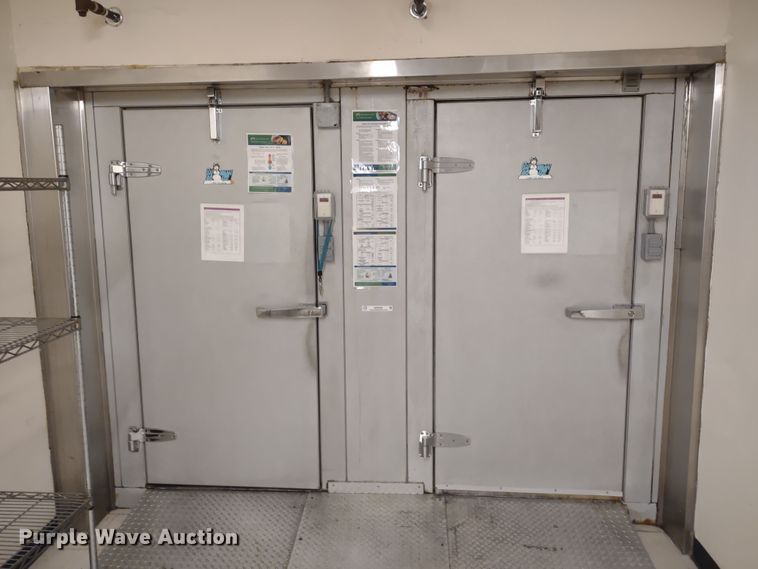 image for item MD9358 Snowman  walk-in cooler/freezer