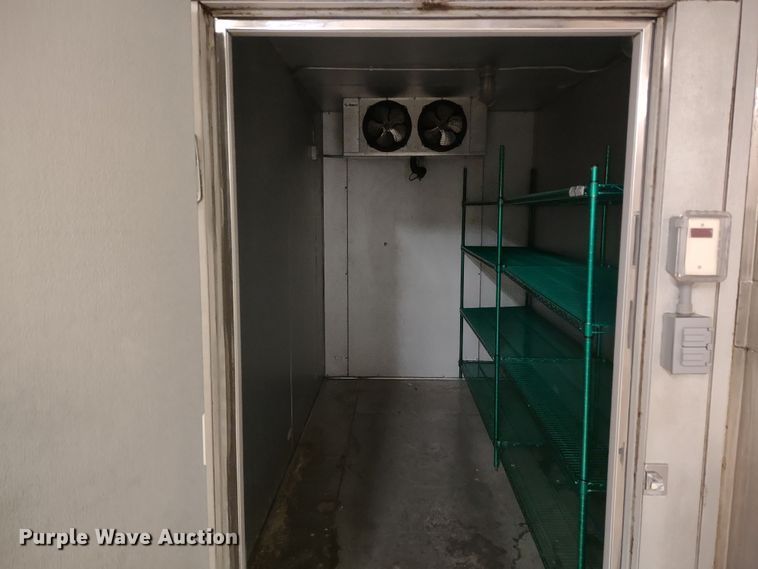 image for item MD9358 Snowman  walk-in cooler/freezer