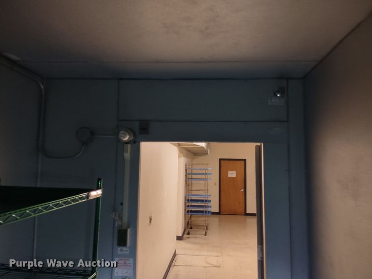 image for item MD9358 Snowman  walk-in cooler/freezer