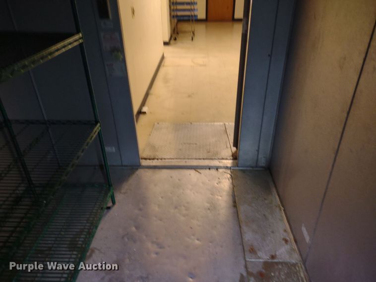 image for item MD9358 Snowman  walk-in cooler/freezer