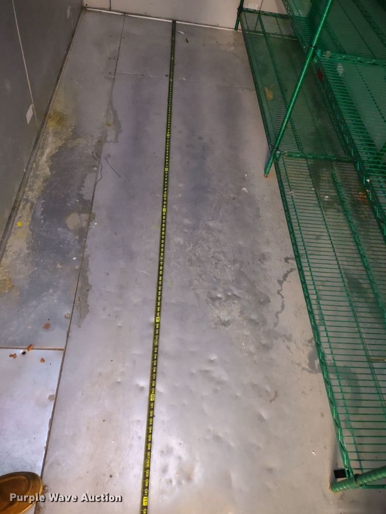 image for item MD9358 Snowman  walk-in cooler/freezer