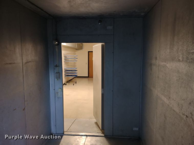 image for item MD9358 Snowman  walk-in cooler/freezer