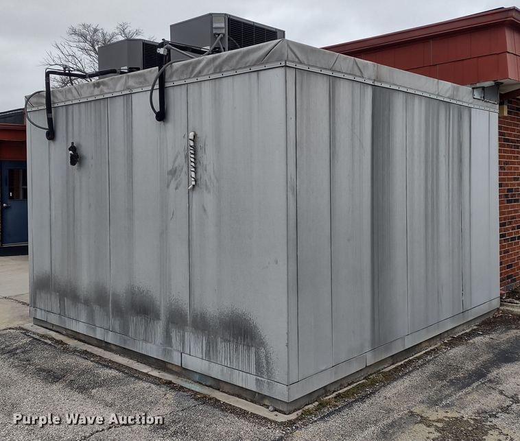 image for item MD9358 Snowman  walk-in cooler/freezer