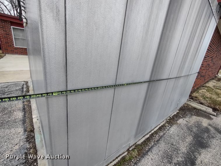 image for item MD9358 Snowman  walk-in cooler/freezer