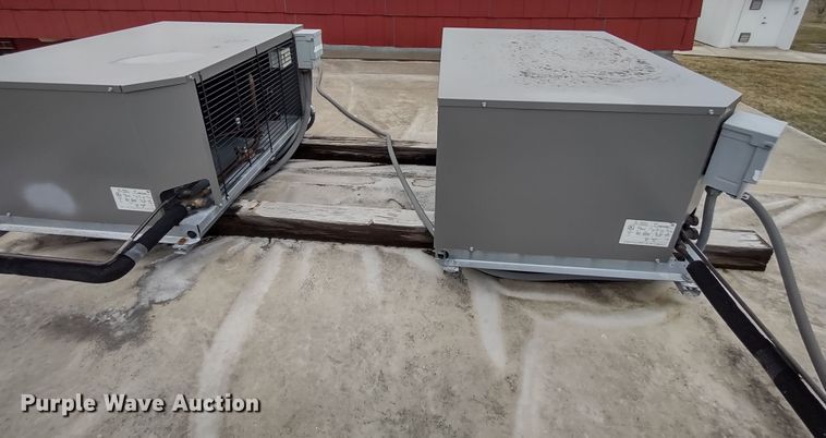 image for item MD9358 Snowman  walk-in cooler/freezer