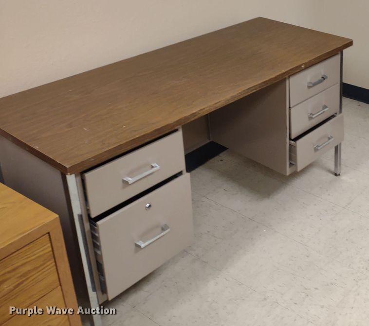 image for item MD9364 (6) desks