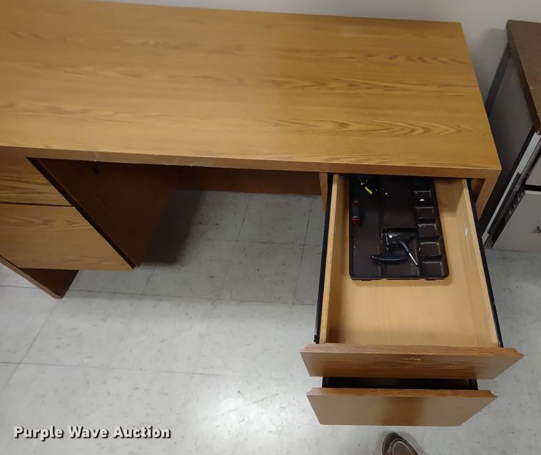 image for item MD9364 (6) desks