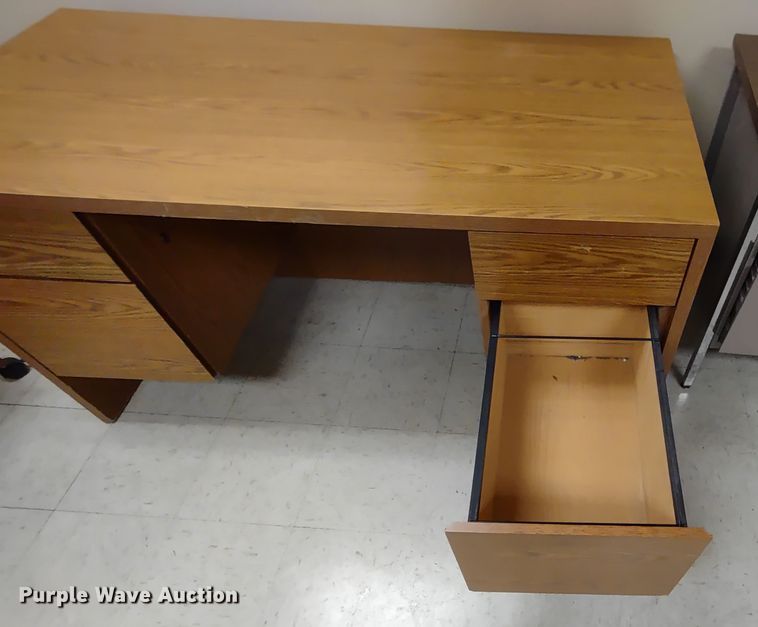 image for item MD9364 (6) desks