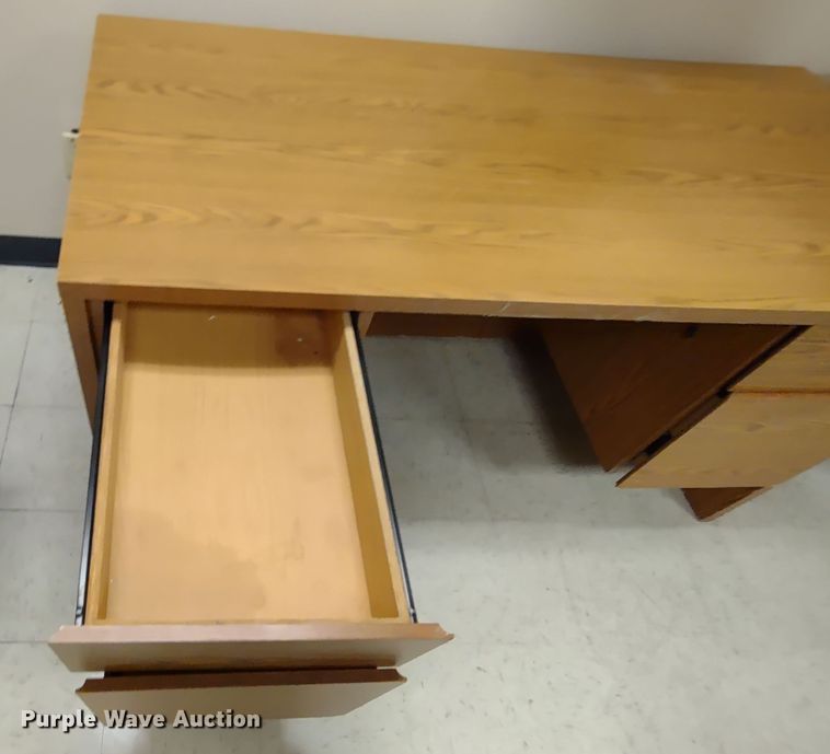image for item MD9364 (6) desks