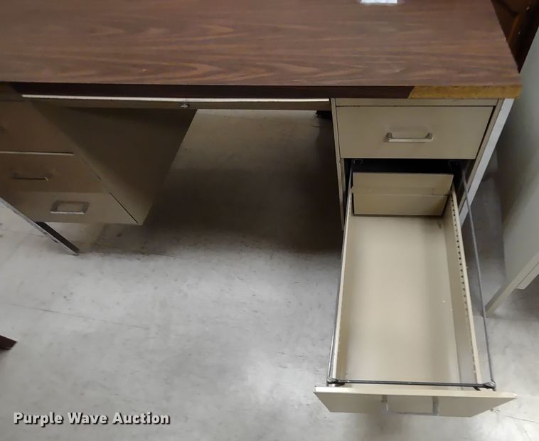 image for item MD9364 (6) desks