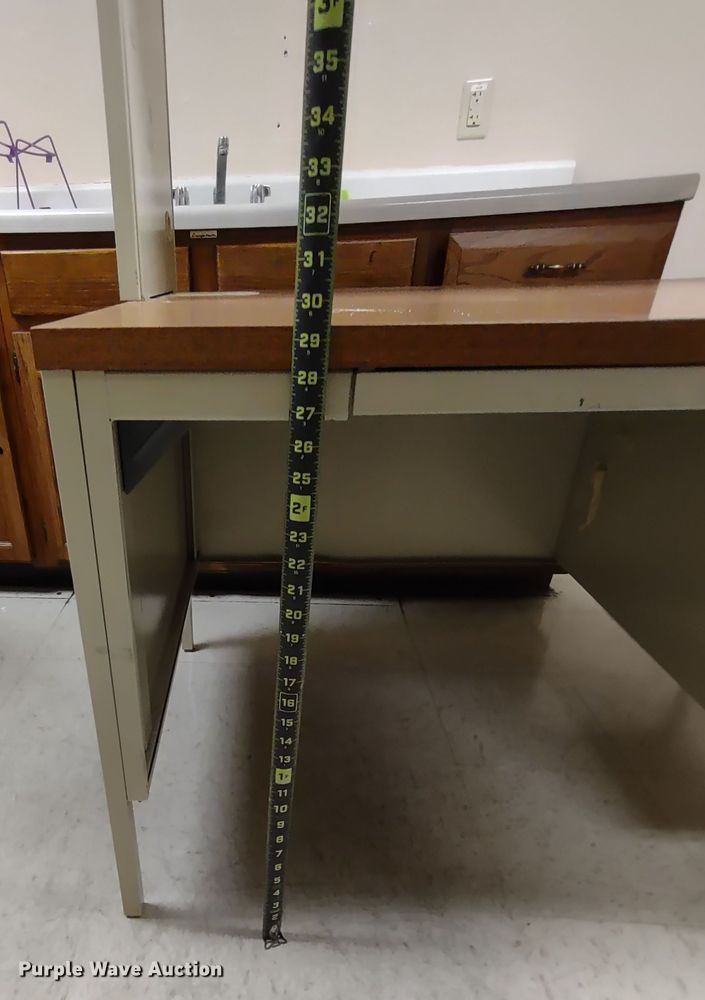 image for item MD9364 (6) desks