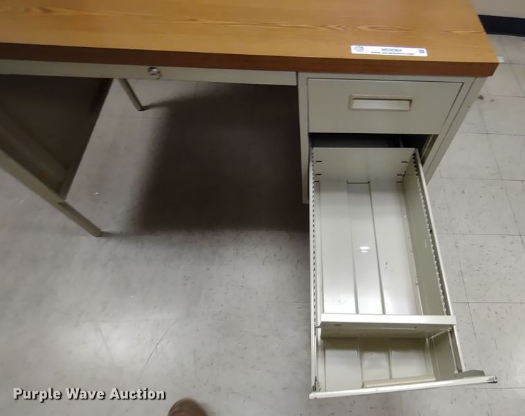 image for item MD9364 (6) desks