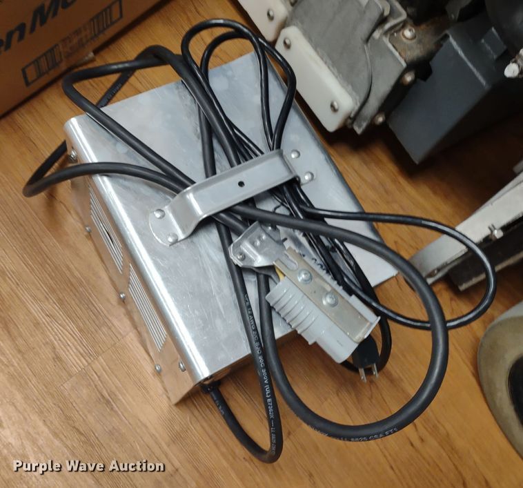 image for item MD9368 Windsor Chariot CE24  floor scrubber