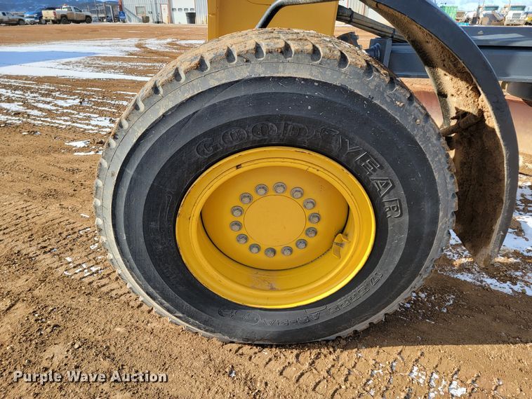 image for item ME9696 2014 John Deere 772GP  motor grader