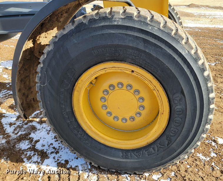 image for item ME9696 2014 John Deere 772GP  motor grader