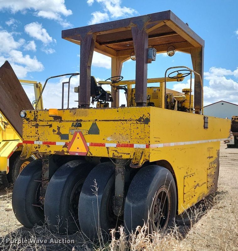 image for item ME9697 Tampo SP-1070M  pneumatic roller