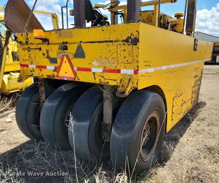 image for item ME9697 Tampo SP-1070M  pneumatic roller