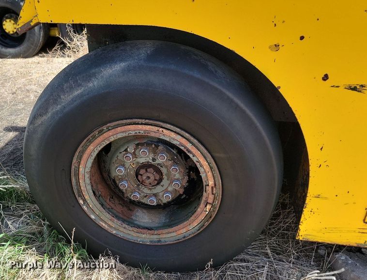 image for item ME9697 Tampo SP-1070M  pneumatic roller