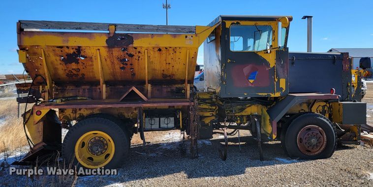 image for item ME9699 1969 Oshkosh M-4-1700-827CR  dump truck