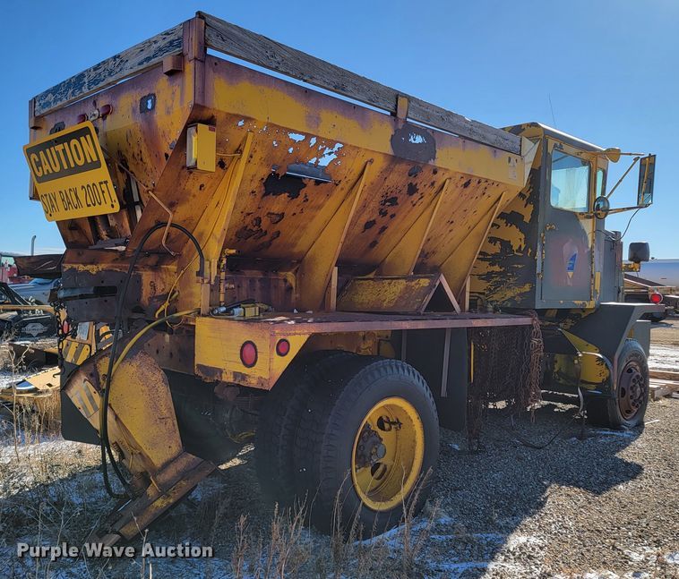 image for item ME9699 1969 Oshkosh M-4-1700-827CR  dump truck