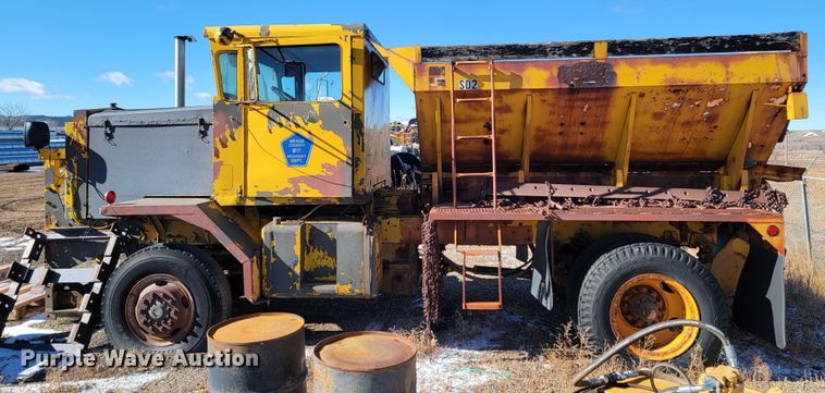 image for item ME9699 1969 Oshkosh M-4-1700-827CR  dump truck