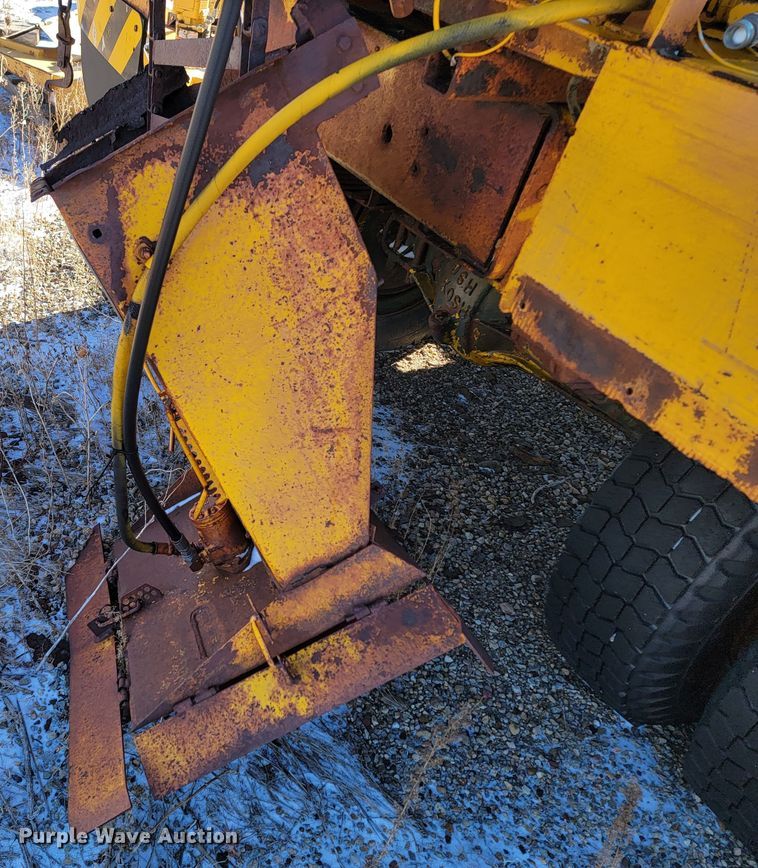 image for item ME9699 1969 Oshkosh M-4-1700-827CR  dump truck