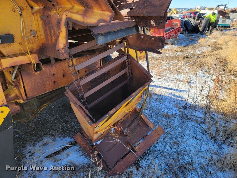 image for item ME9699 1969 Oshkosh M-4-1700-827CR  dump truck