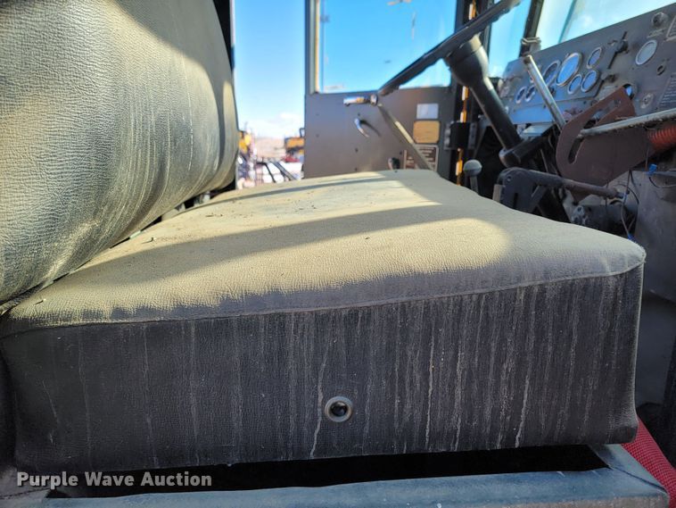 image for item ME9699 1969 Oshkosh M-4-1700-827CR  dump truck