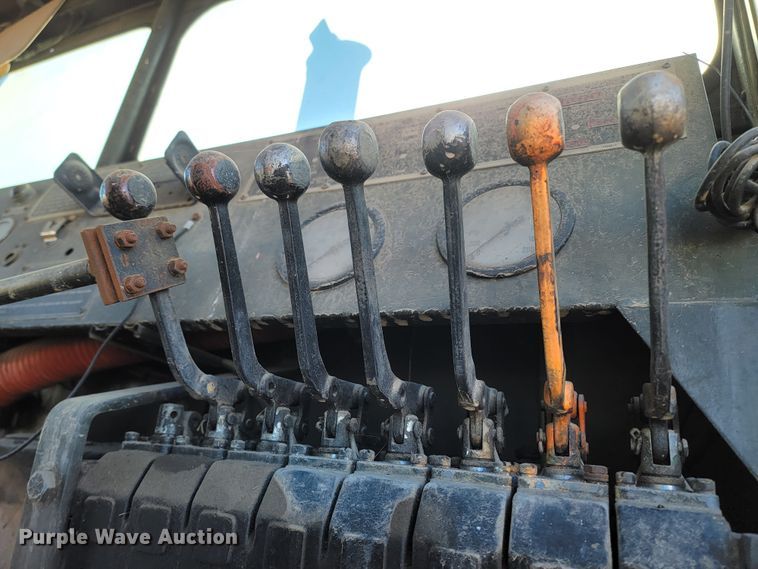 image for item ME9699 1969 Oshkosh M-4-1700-827CR  dump truck