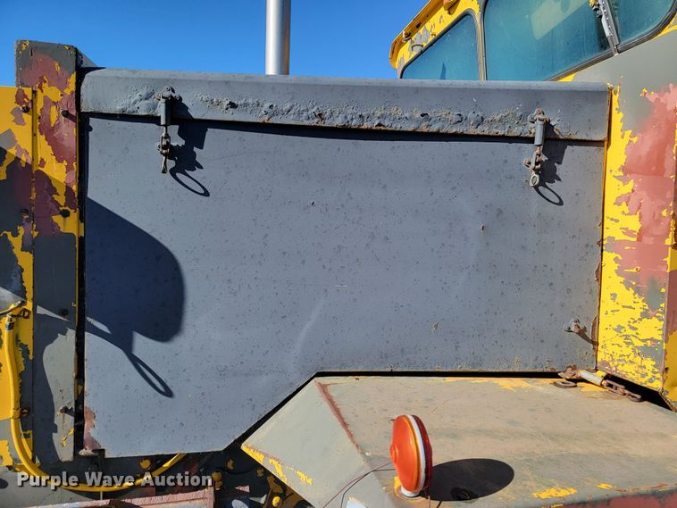 image for item ME9699 1969 Oshkosh M-4-1700-827CR  dump truck