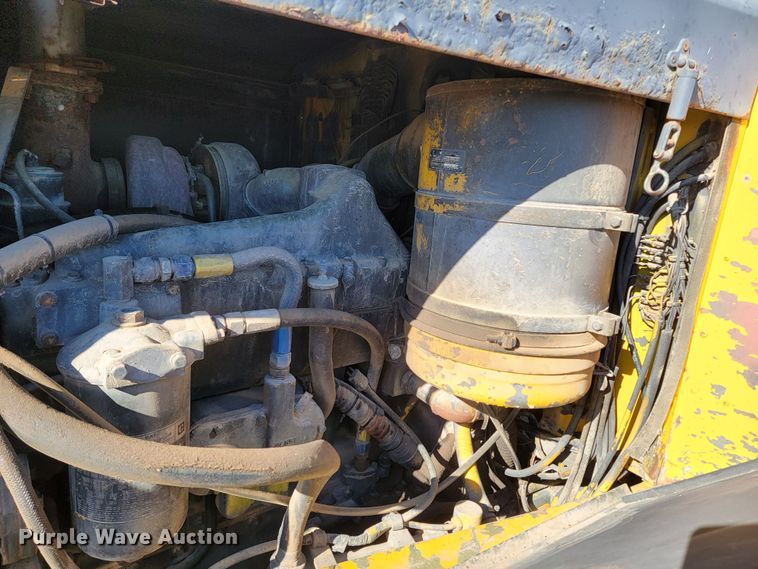 image for item ME9699 1969 Oshkosh M-4-1700-827CR  dump truck