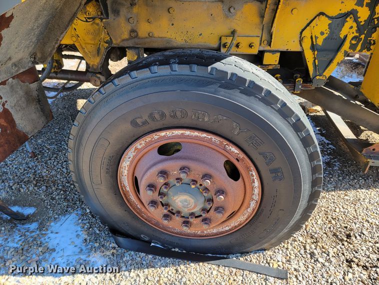 image for item ME9699 1969 Oshkosh M-4-1700-827CR  dump truck