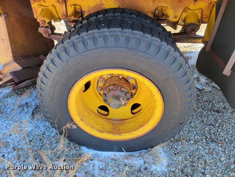 image for item ME9699 1969 Oshkosh M-4-1700-827CR  dump truck