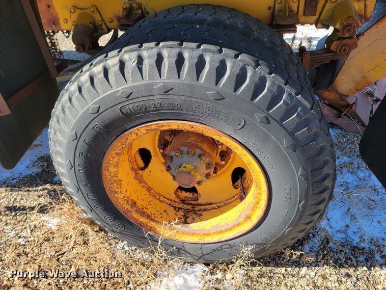 image for item ME9699 1969 Oshkosh M-4-1700-827CR  dump truck