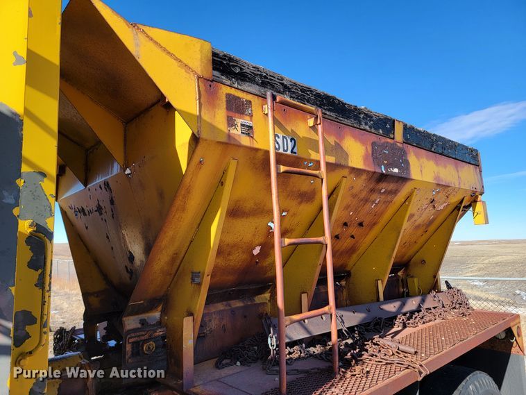 image for item ME9699 1969 Oshkosh M-4-1700-827CR  dump truck