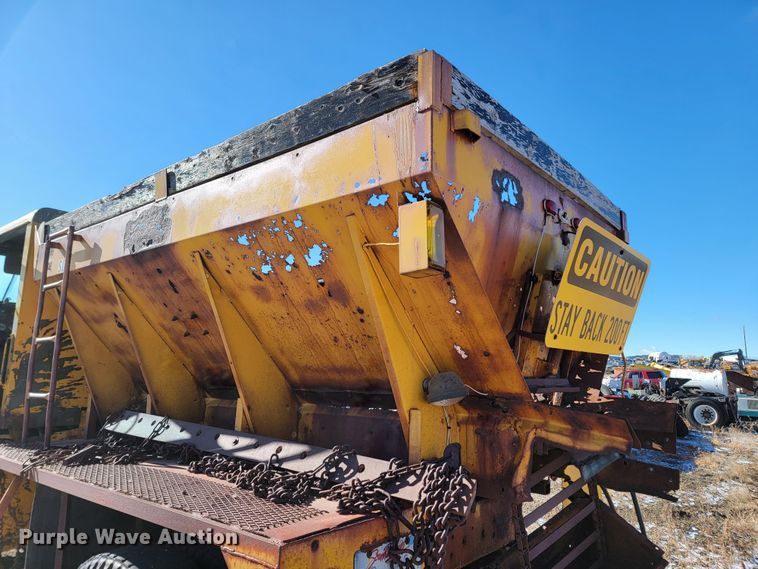 image for item ME9699 1969 Oshkosh M-4-1700-827CR  dump truck