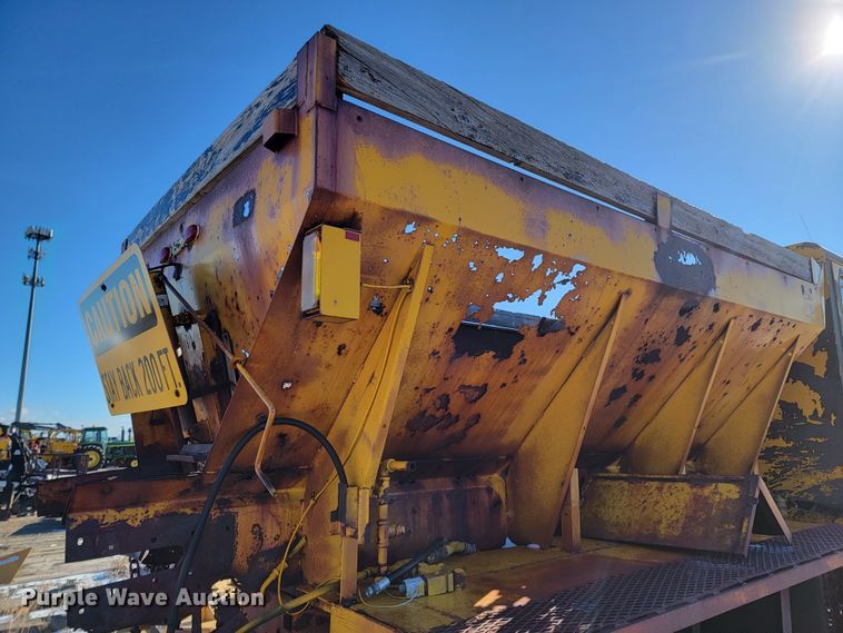 image for item ME9699 1969 Oshkosh M-4-1700-827CR  dump truck